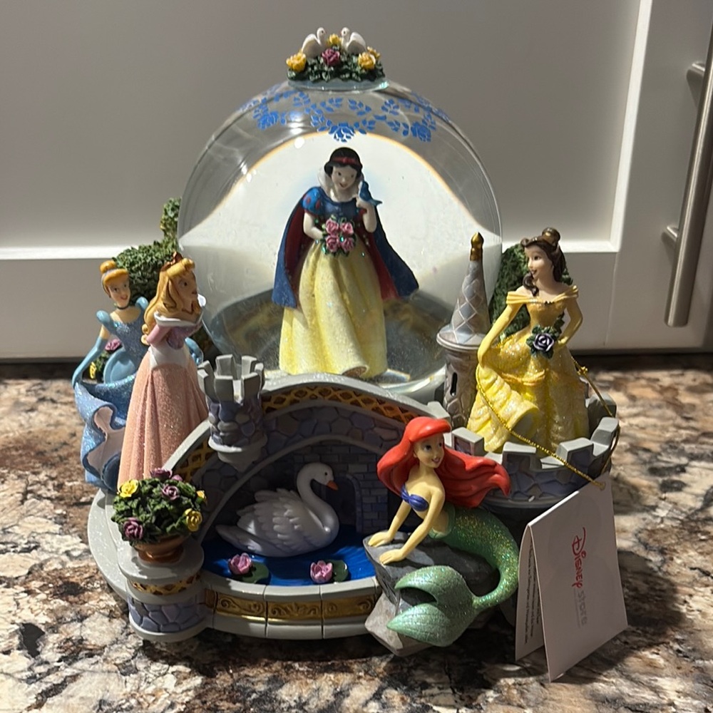 Disney Store Musical Snow Globe
